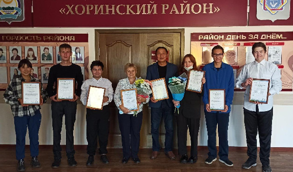 Студенты Хоринского филиала награждены благодарственными письмами за помощь в голосовании Студенты Хоринского филиала награждены благодарственными письмами за помощь в голосовании